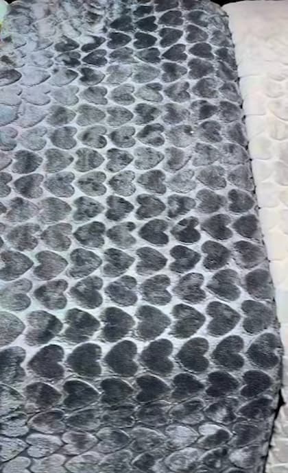 تصویر 2 از پتو تیسا قلبی تهیه شده با بهترین الیاف